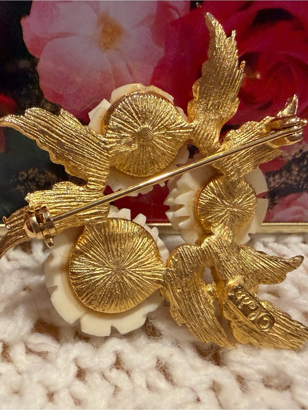 Ivory Rose Bouquet Brooch with Gold Leaves - Ledo - Picture 2 of 4
